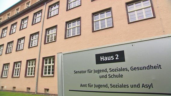 Schild des Jugendamt Rostock © NDR 