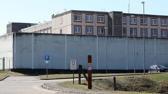 Die Justizvollzuganstalt (JVA) Neubrandenburg auf dem Lindenberg © picure alliance/dpa Foto: Bernd Wüstneck/dpa