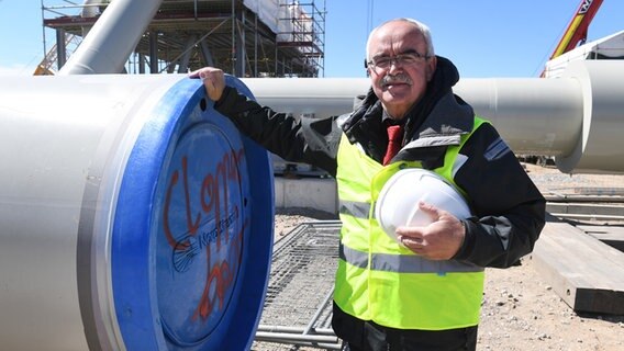 Archivbild: Der Europaabgeordneten Werner Kuhn (CDU) besucht die Baustelle der Empfangsstation der Ostseepipeline "Nord Stream 2" bei Lubmin. © dpa-Bildfunk Foto: Stefan Sauer