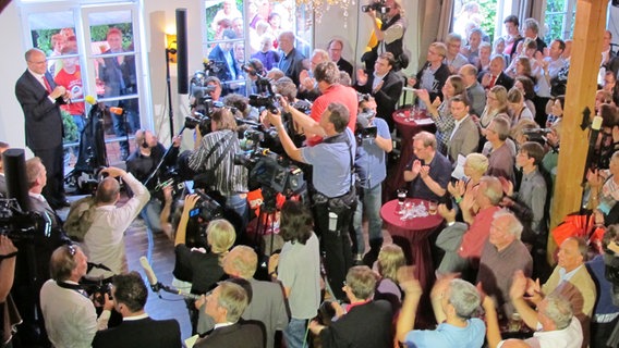 Gute Stimmung bei der Wahlparty der SPD zur Landtagswahl 2011 in Mecklenburg-Vorpommern. © NDR Foto: Christoph Woest