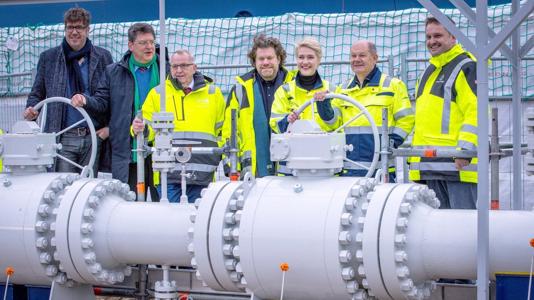 LNG-Terminal in Lubmin: Das Gas strömt ins deutsche Netz