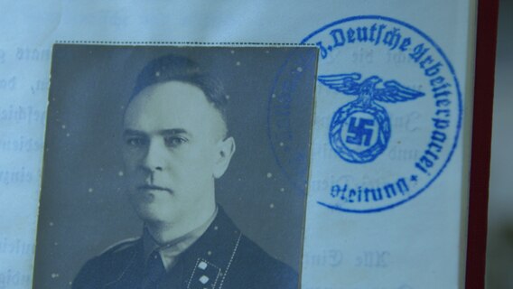 Schwarz-weiß Bild von Ludwig Oldach in Uniform © Landesarchiv 