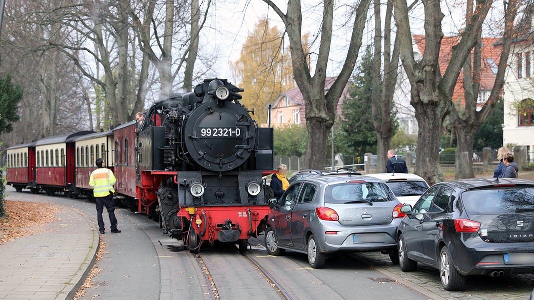 Bad Doberan Kleinbahn Molli stößt mit Auto zusammen NDR