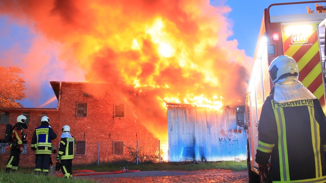 Feuer zerstört historische Mühle in Wolgast