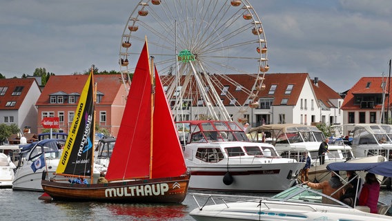 Impressionen von der Müritz Sail in Waren © Bernd Wüstneck/dpa +++ dpa-Bildfunk +++ Foto: Bernd Wüstneck/dpa +++ dpa-Bildfunk +++