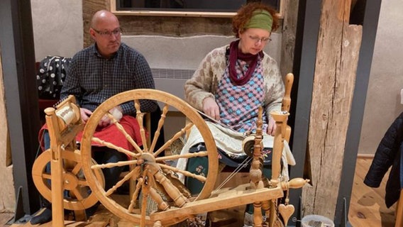 Spinnkreis Retschow Katrin Amft und Eckhardt Lorenz © Dagmar Amm Foto: Dagmar Amm