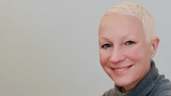 Die Buchhändlerin Kathrin Matern aus Neustrelitz ist in die Jury zum Deutschen Buchpreis 2025 berufen worden Die Buchhändlerin Kathrin Matern aus Neustrelitz ist in die Jury zum Deutschen Buchpreis 2025 berufen worden © Astrit Vatnika Foto: Astrit Vatnika