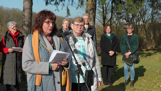 Vera-Dehle-Thälmann ist die Enkelin von Rosa und Ernst Thälmann undSprecherin des Freundeskreises Ravensbrück Vera-Dehle-Thälmann ist die Enkelin von Rosa und Ernst Thälmann undSprecherin des Freundeskreises Ravensbrück © NDR MV NB Foto: Steffen Dethloff