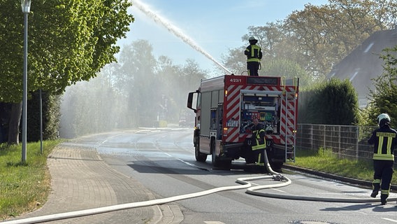 Lkw rammt Gastank in Schwanbeck © Felix Gadewolz 