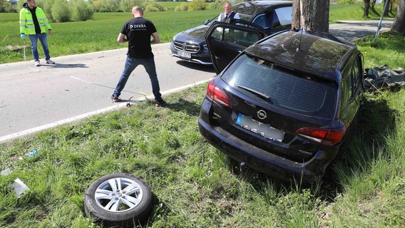 Bei einem schweren Verkehrsunfall in der Gemeinde Satow kam ein 64-Jähriger ums Leben. © NonstopNews Rostock Foto: Stefan Tretropp