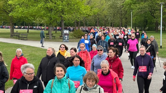 Stau an der Oberbachbrücke beim Frauenlauf © NDR MV NB Foto: Friederike Witthuhn
