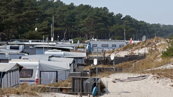 Der Campingplatz in Prerow in den Dünen an der Ostsee. © Bernd Wüstneck 