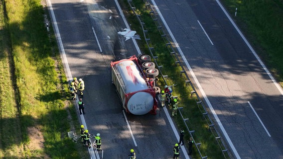 Schwerer Gefahrgut Unfall auf der A14 bei Schwerin © Ralf Drefin 