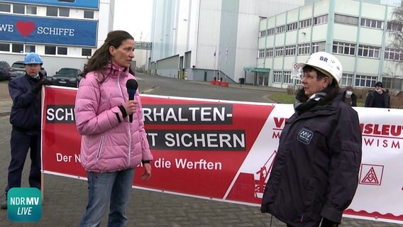 MV-Werften: Gespräch mit der Chefin des Gesamtbetriebsrats, Ines Scheel. © NDR 