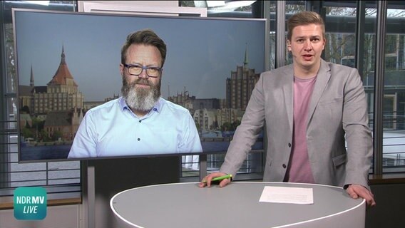 NDR MV Live mit Robert Witt und Rostocks Oberbürgermeister Claus Ruhe Madsen. © NDR Foto: Screenshot