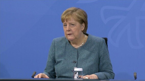 Bundeskanzlerin Angela Merkel bei einer Pressekonferenz. © NDR 