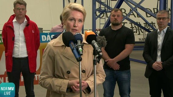 NDR MV Live: Ministerpräsidentin Manuela Schweesig auf der MV-Werft in Wismar.  