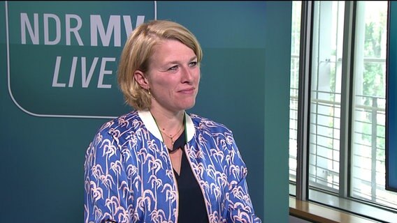 NDR MV Live Moderatorin Franziska Amler im Gespräch mit Ursula Haselböck NDR MV Live Moderatorin Franziska Amler im Gespräch mit Ursula Haselböck © NDR Foto: NDR