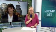 NDR MV Live Moderatorin Anna-Lou Beckmann im Gespräch mit einer Korrespondentin © NDR 