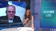 NDR MV Live: Moderatorin Franziska Ammler im Gespräch mit Hubertus Cranz vom Arzneimittelhersteller-Verband. © NDR 
