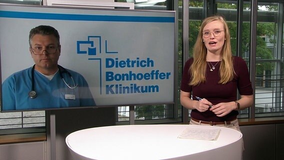 NDR MV LIVE Moderatorin Anna Lou Beckmann im Gespräch mit dem Neubrandenburger Kinderarzt Dr. Sven Armbruster.  