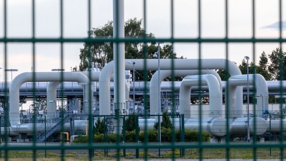 Rohrsysteme und Absperrvorrichtungen in der Gasempfangsstation der Ostseepipeline Nord Stream 1 und der Übernahmestation der Ferngasleitung OPAL (Ostsee-Pipeline-Anbindungsleitung) © Jens Büttner/dpa Foto: Jens Büttner