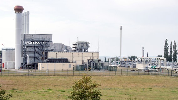 Lubmin: Rohrsysteme und Absperrvorrichtungen in der Gasempfangsstation der Ostseepipeline Nord Stream 1 und der Übernahmestation der Ferngasleitung OPAL (Ostsee-Pipeline-Anbindungsleitung). © Stefan Sauer/dpa Foto: Stefan Sauer