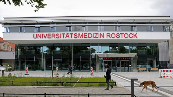 Das Universitäre Notfallzentrum der Universitätsmedizin Rostock. © dpa-Bidlfunk Foto: Bernd Wüstneck