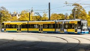In Schwerin fährt eine Straßenbahn mit DHL-Aufschrift. © Deutsche Post DHL Foto: Jens Schlüter