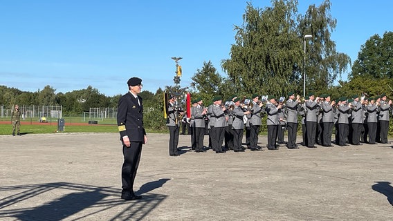 Führungswechsel an der Spitze der Marinetechnikschule Parow | NDR.de