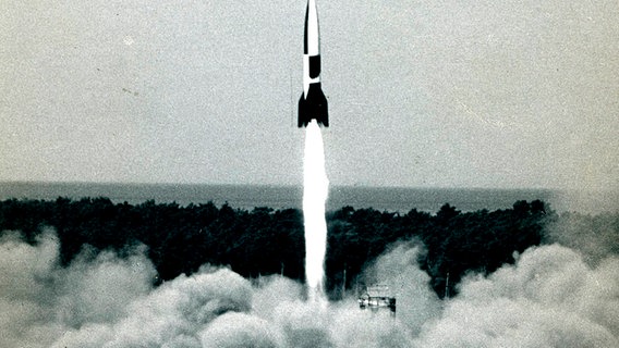 Start einer "V2"-Rakete © picture-alliance Foto: picture-alliance