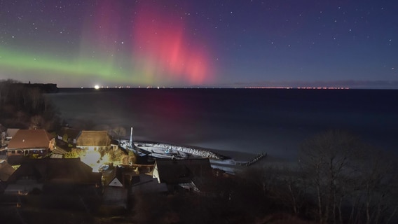 Polarlichter haben in der Nacht vom 26. auf den 27. Februar 2023 den Himmel über dem Kap Arkona rot und grün leuchten lassen. © Tourismusgesellschaft mbH Kap Arkona Foto: Tourismusgesellschaft mbH Kap Arkona