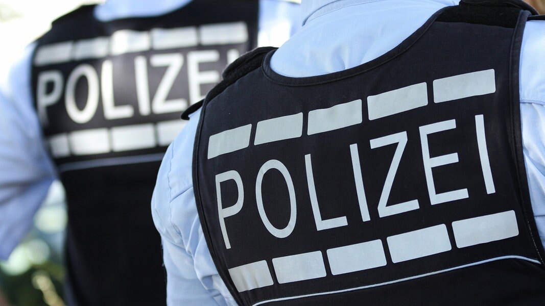 Rostock: Mann zuhause angegriffen und schwer verletzt