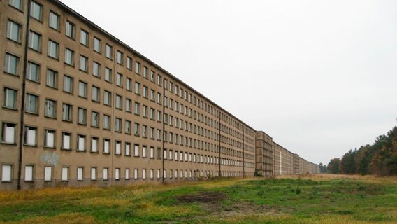 Koloss von Prora auf Rügen  Foto: akg-images / Juergen Raible