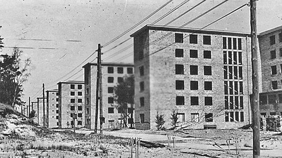 Häuserblöcke des Seebads Prora auf der Insel Rügen (Aufnahme von 1943) © Dokumentationszentrum Prora 