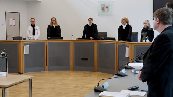 Der Prozess im Landgericht Neubrandenburg gegen einen 15-Jährigen geht weiter. © dpa-Bildfunk Foto: Bernd Wüstneck