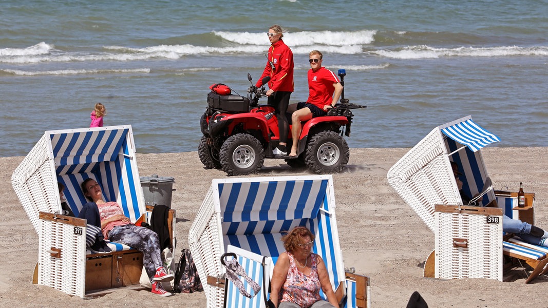 Badesaison: Rettungsschwimmer wieder im Einsatz