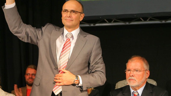 Auf dem SPD-Sonderparteitag in Güstrow wurde Erwin Sellering als Nachfolger von Harald Ringstorff nominiert. © picture alliance Foto: Bernd Wüstneck