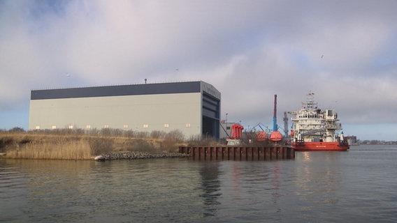 Der Mageb-Kai im Rostocker Hafen. © NDR Foto: Screenshot