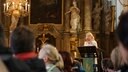 Manuela Schwesig (SPD), Ministerpräsidentin von Mecklenburg-Vorpommern spricht bei einer Interreligiösen Andacht in der Marienkirche. © dpa Fotograf: Christian Charisius