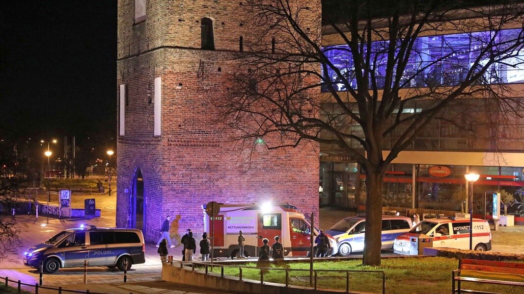 Polizei am Tatort in Rostock