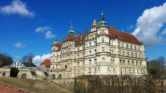 Das Güstrower Schloss © NDR Foto: Golo Schmiedt
