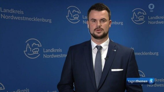 Der Landrat von Nordwestmecklenburg, Tino Schomann, im Interview mit den Tagesthemen. © NDR Foto: NDR