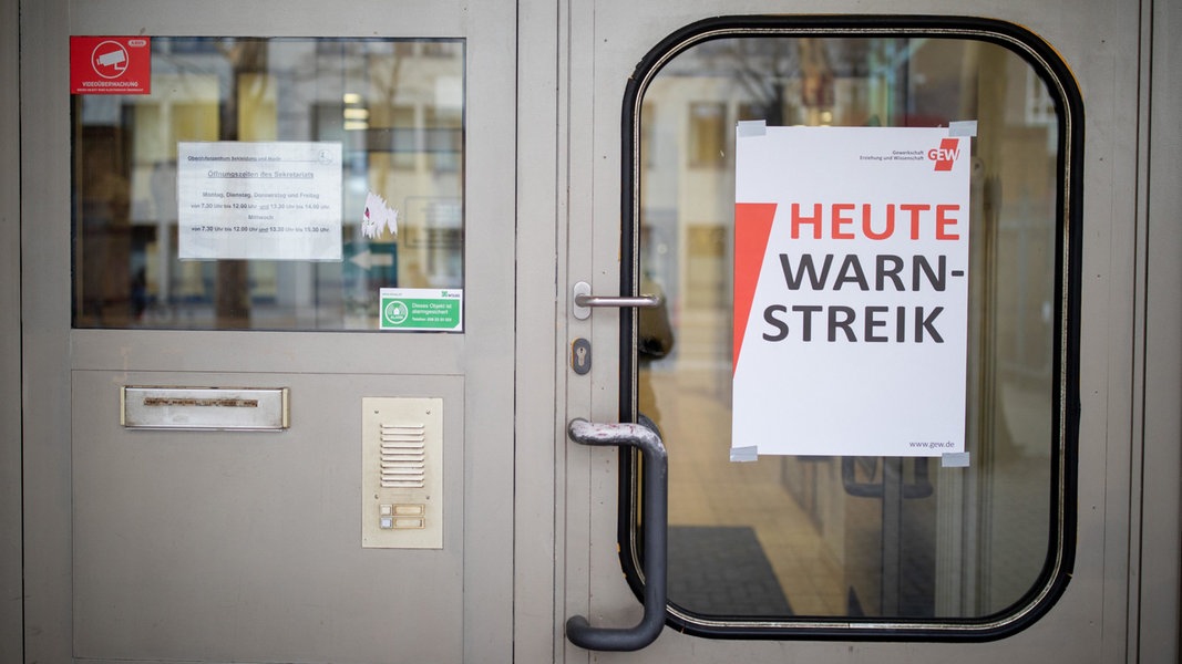 GEW ruft Lehrer in Mecklenburg-Vorpommern zum Warnstreik auf: landesweit Unterrichtsausfälle möglich