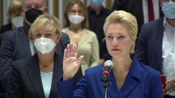 Manuela Schwesig (SPD) wurde als Ministerpräsidentin von Mecklenburg-Vorpommern wiedergewählt  