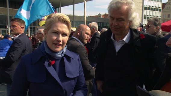 Manuela Schwesig (SPD), die Ministerpräsidentin von Mecklenburg-Vorpommern, am 1. Mai auf dem Demokratiefest in Neubrandenburg.  