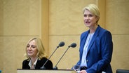 Berlin: Manuela Schwesig (SPD, oben M.), Ministerpräsidentin von Mecklenburg-Vorpommern und amtierende Bundesratspräsidentin, eröffnet die 1038. Plenarsitzung vom Deutschen Bundesrat. © Bernd von Jutrczenka/dpa +++ dpa-Bildfunk +++ Foto: Bernd von Jutrczenka/dpa +++ dpa-Bildfunk +++