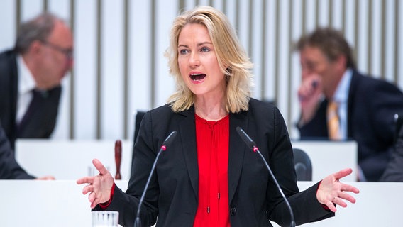 Die Ministerpräsidentin von Mecklenburg-Vorpommern, Manuela Schwesig (SPD) im Landtag © dpa-Bildfunk Foto: Jens Büttner