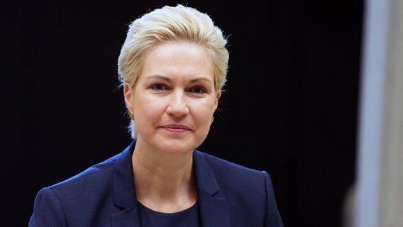 Mecklenburg-Vorpommerns Ministerpräsidentin Manuela Schwesig (SPD) © dpa Foto: Jörg Carstensen