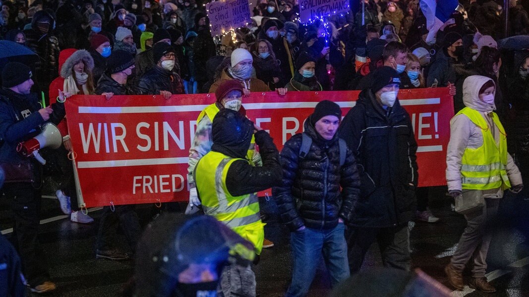 Wolgast: 1.700 Menschen demonstrieren gegen die Corona-Politik